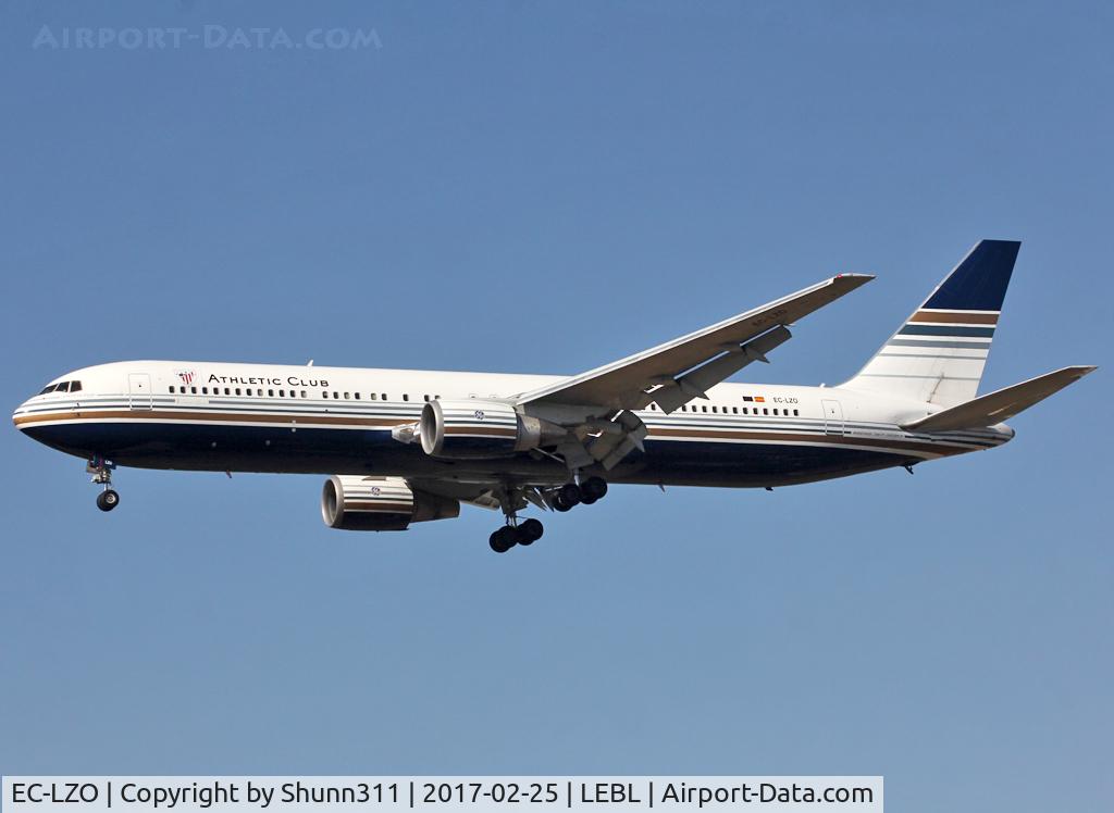 EC-LZO, 1995 Boeing 767-35D/ER C/N 27902, Landing rwy 25R with additional 'Athletic Club' titles