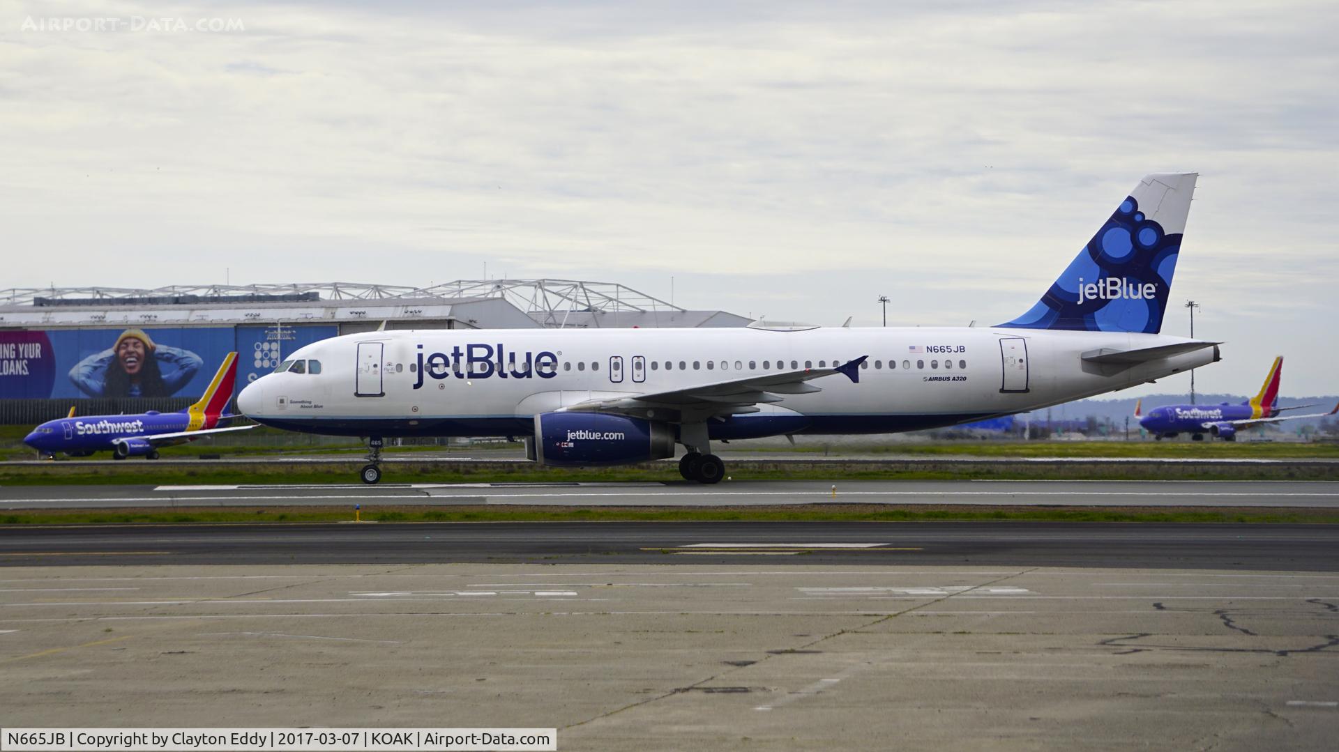 N665JB, 2007 Airbus A320-232 C/N 3348, Taxiing North Field Oakland California. 2017.