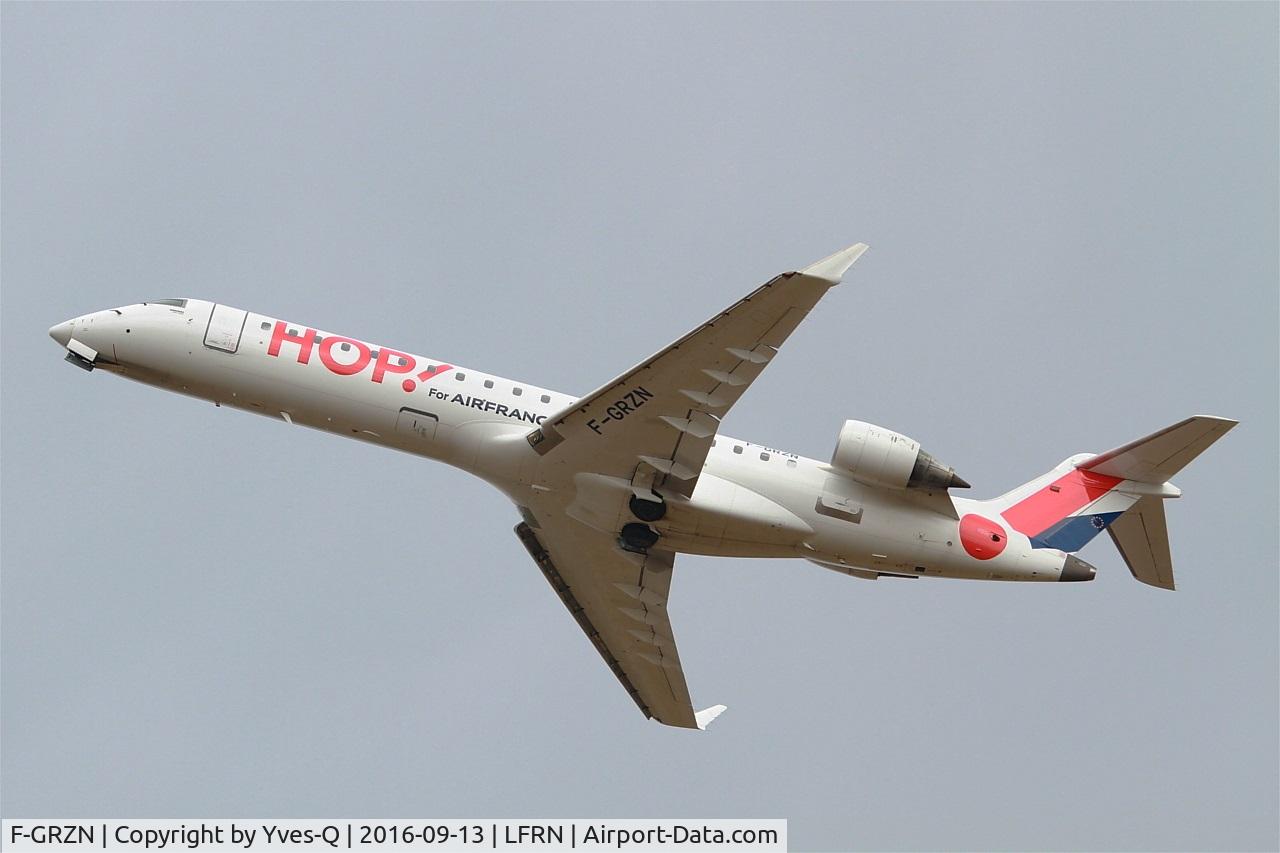 F-GRZN, 2007 Canadair CRJ-700 (CL-600-2C10) Regional Jet C/N 10264, Canadair Regional Jet CRJ-700, Take off rwy 28, Rennes-St Jacques airport (LFRN-RNS)
