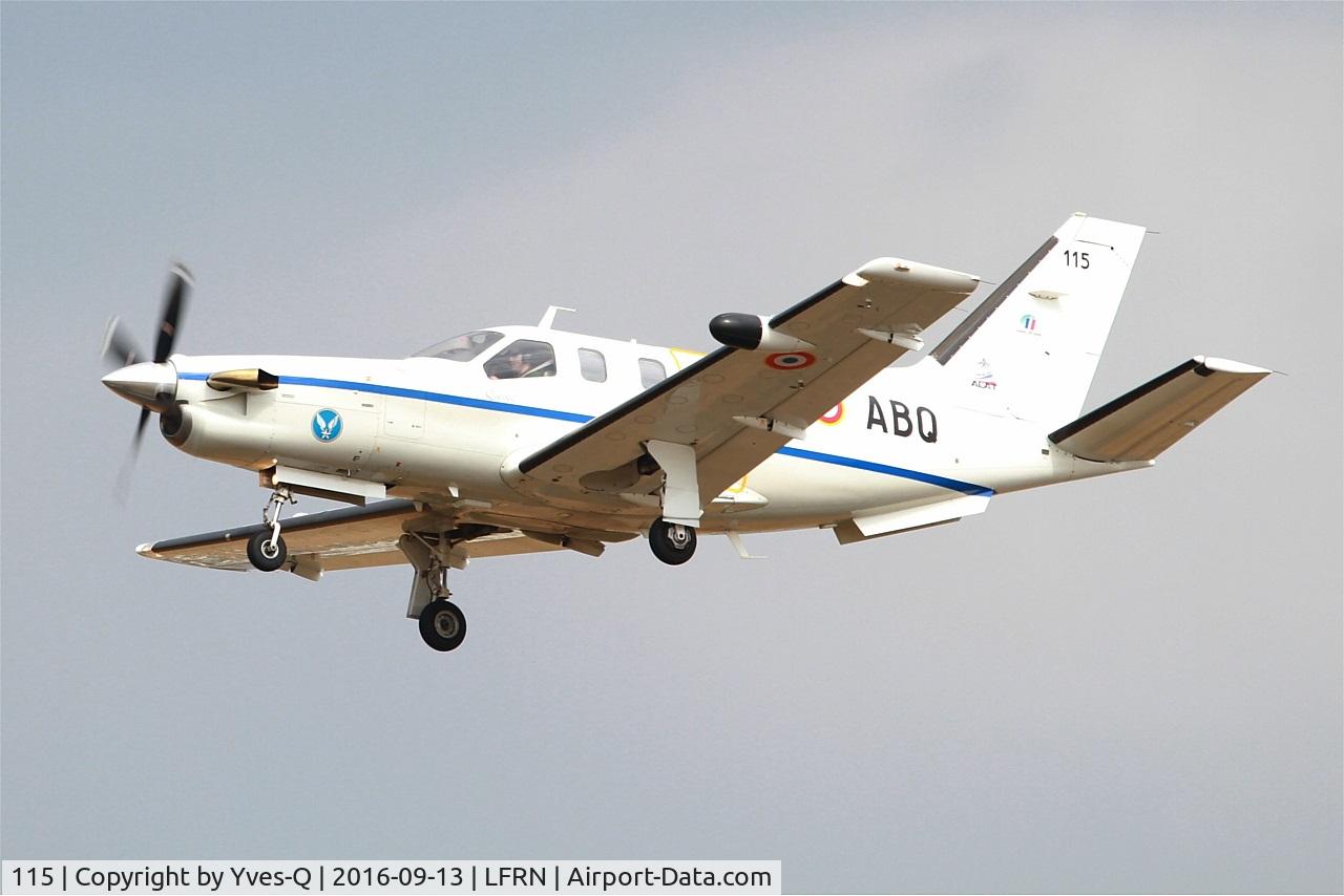 115, Socata TBM-700 C/N 115, Socata TBM-700, Take off rwy 28, Rennes-St Jacques airport (LFRN-RNS)