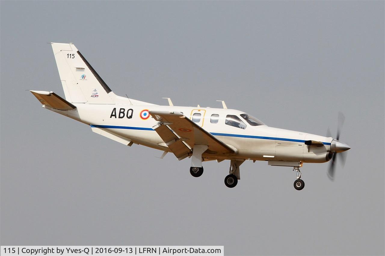 115, Socata TBM-700 C/N 115, Socata TBM-700B, On final rwy 10, Rennes St Jacques airport (LFRN-RNS)