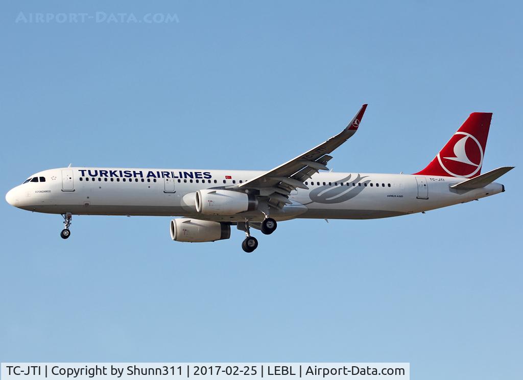 TC-JTI, 2016 Airbus A321-231 C/N 7089, Landing rwy 25R