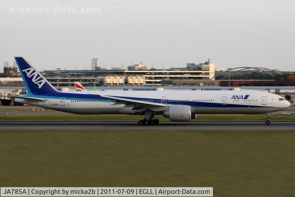 JA785A, 2010 Boeing 777-381/ER C/N 37951, Taxiing