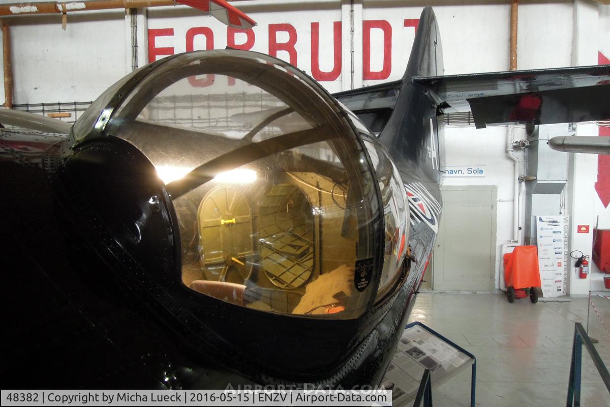 48382, Consolidated PBY-5A Catalina C/N 1744, Bubble window