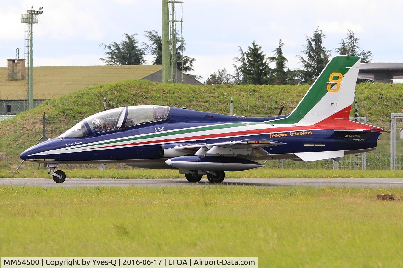 MM54500, Aermacchi MB-339PAN C/N 6707/102/AA048, Italian Air Force Aermacchi MB-339PAN, N°8 of Frecce Tricolori Aerobatic Team 2016, Taxiing to holding point rwy 24, Avord Air Base 702 (LFOA) Open day 2016