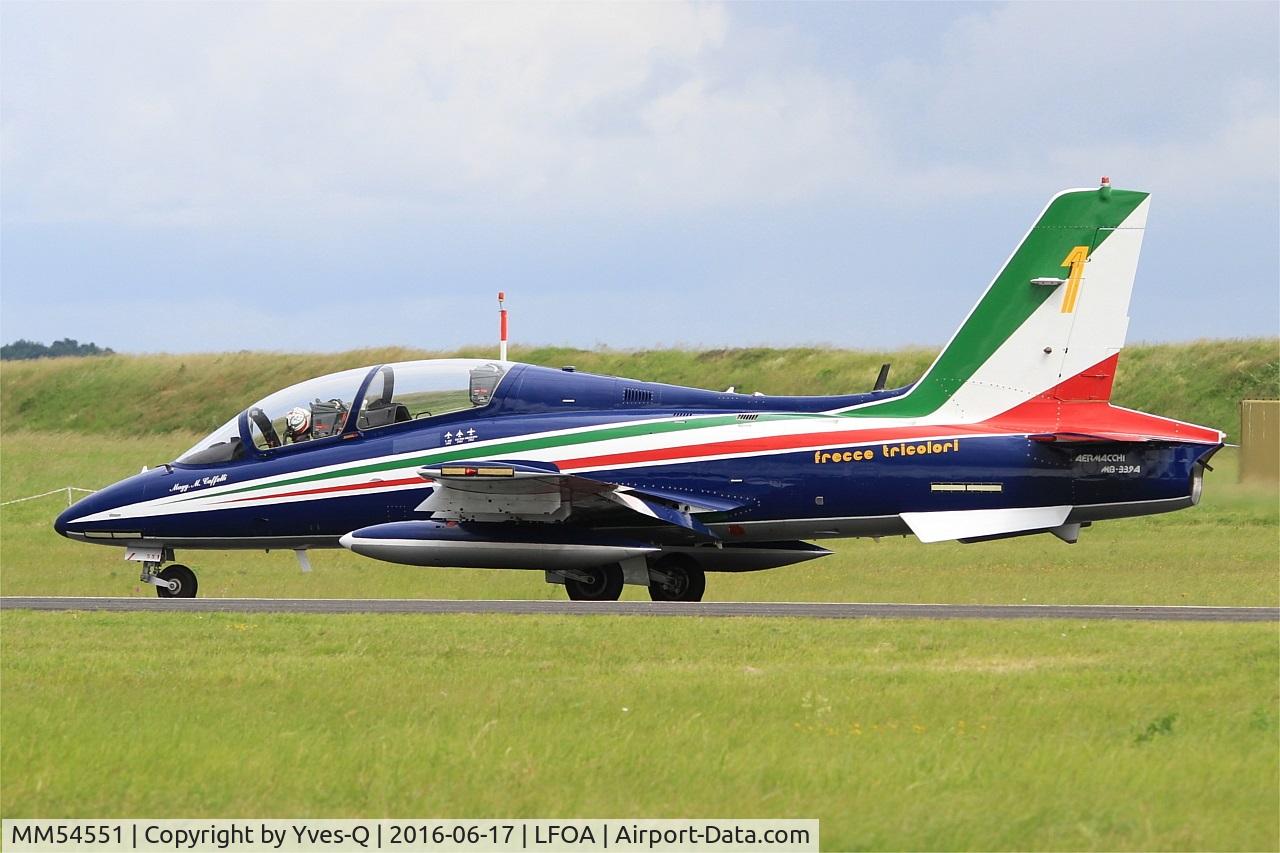 MM54551, Aermacchi MB-339PAN C/N 6772/167/AD018, Italian Air Force Aermacchi MB-339PAN, N°1 of Frecce Tricolori Aerobatic Team 2016, Ready to take off rwy 24, Avord Air Base 702 (LFOA) Open day 2016