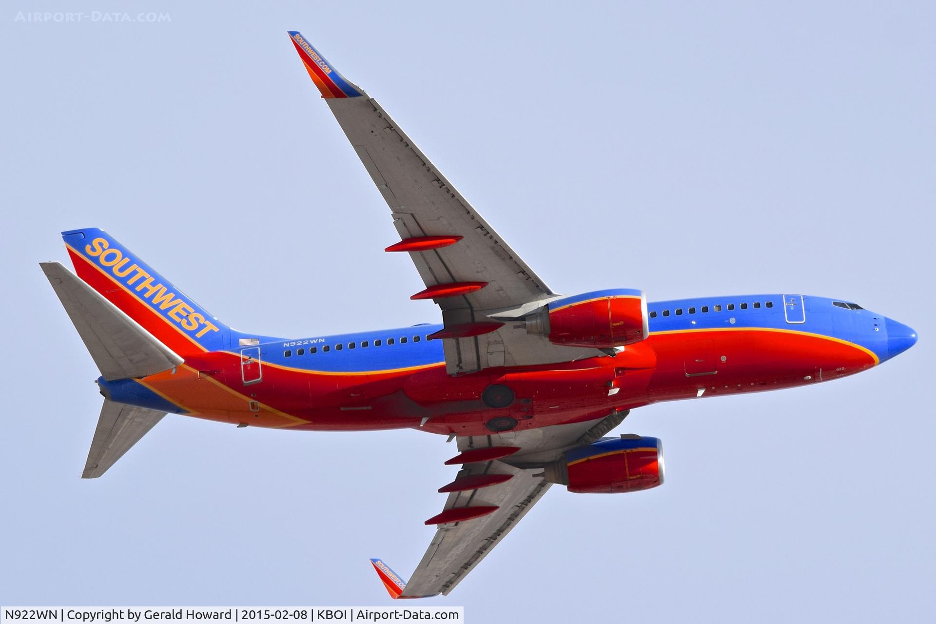 N922WN, 2008 Boeing 737-7H4 C/N 32461, Take off from RWY 10L.