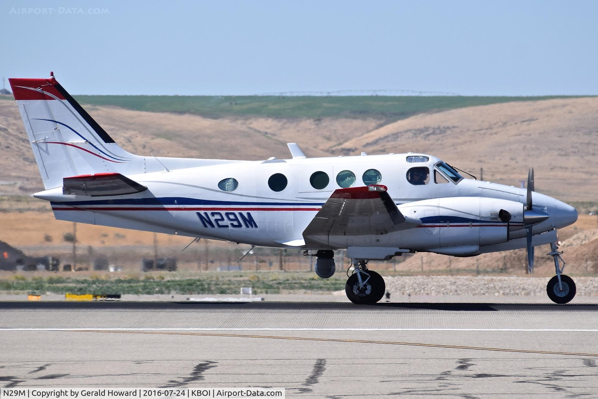 N29M, 1973 Beech E90 King Air C/N LW-88, Landing RWY 28R.