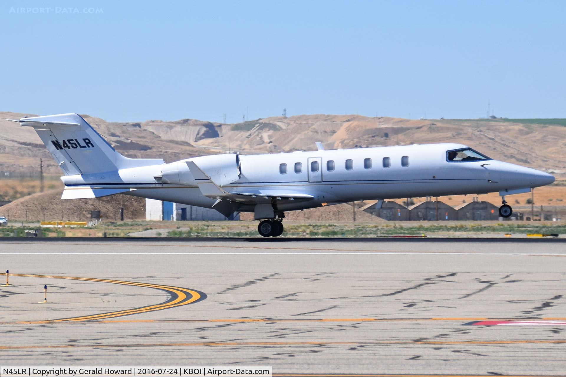 N45LR, 1998 Learjet 45 C/N 013, Landing RWY 28R.