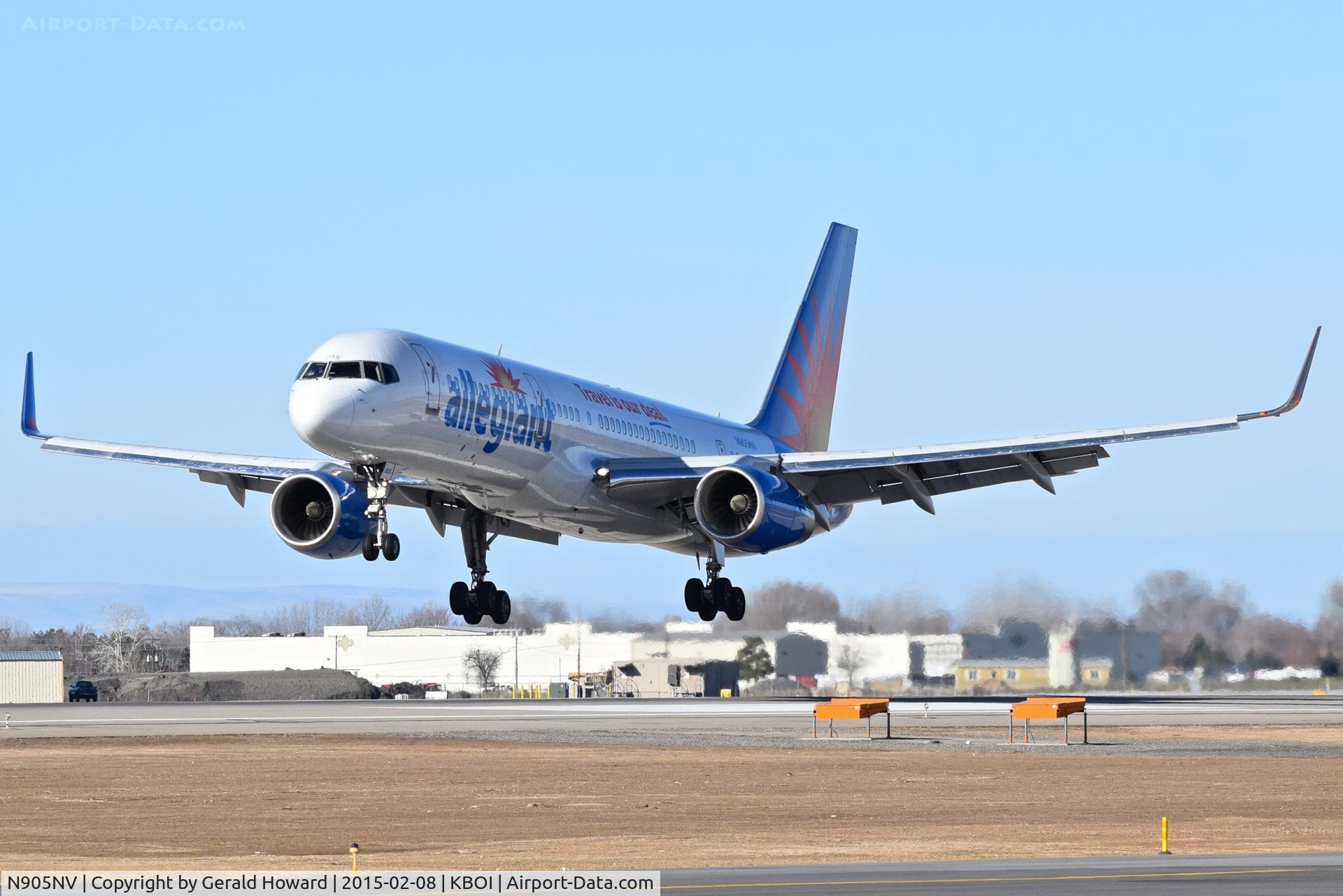 N905NV, 1994 Boeing 757-204 C/N 27235, About to land on RWY 10L.
