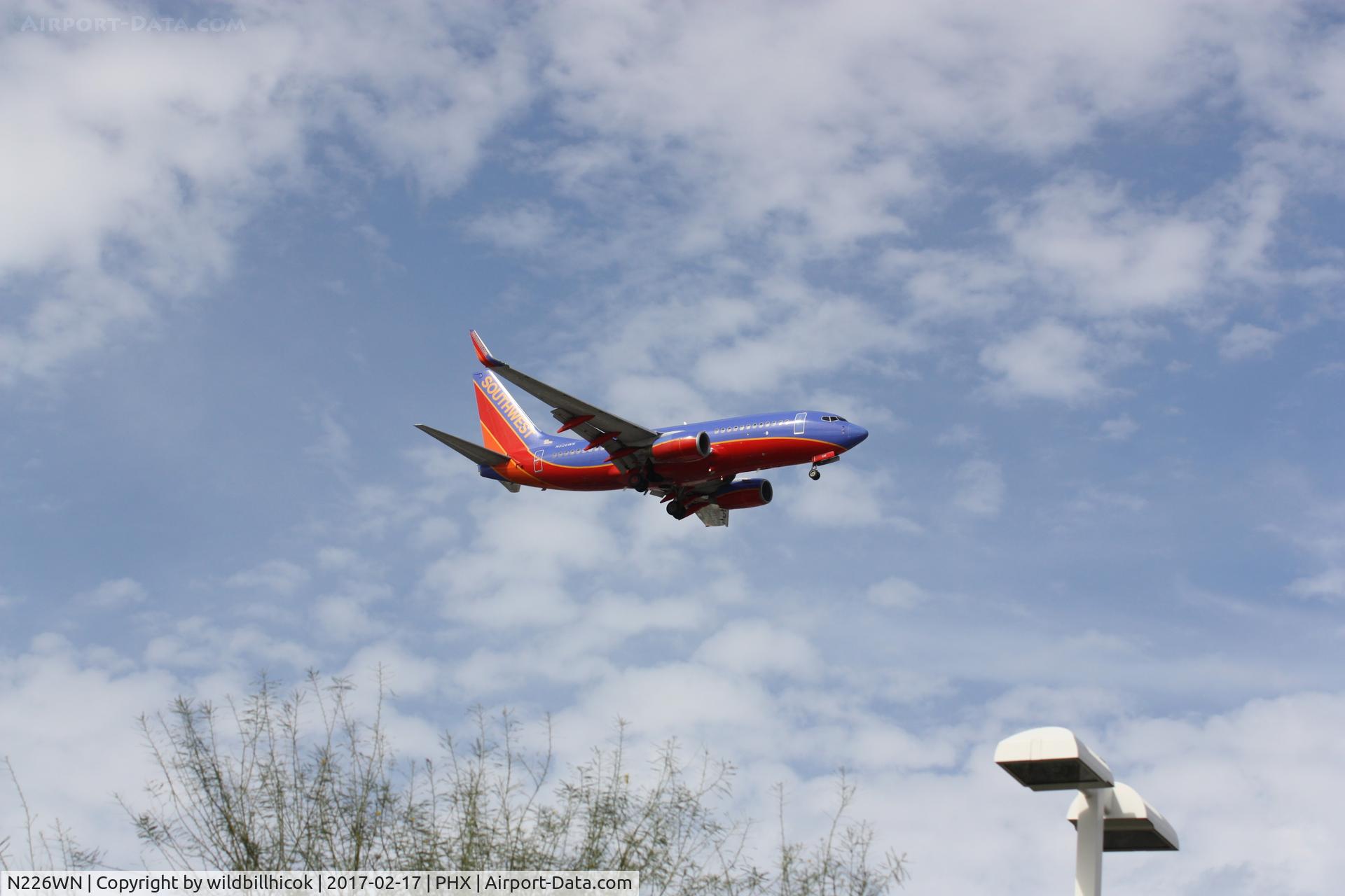 N226WN, 2005 Boeing 737-7H4 C/N 32494, Approach to PHX