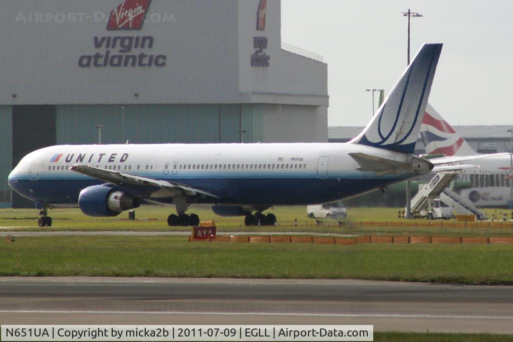N651UA, 1992 Boeing 767-322 C/N 25389, Taxiing