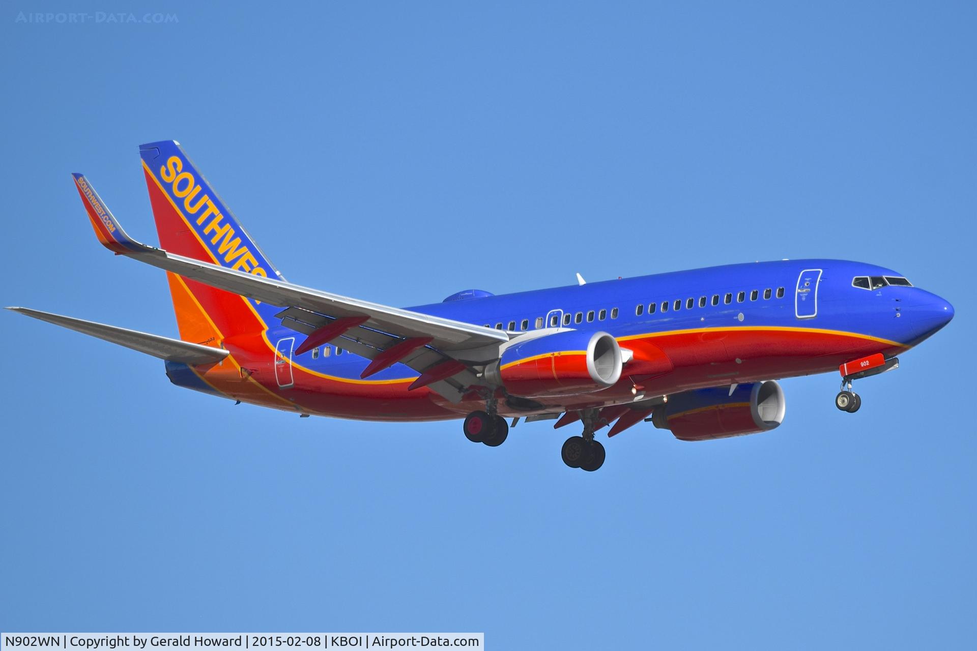 N902WN, 2007 Boeing 737-7H4 C/N 36615, Landing RWY 10L.