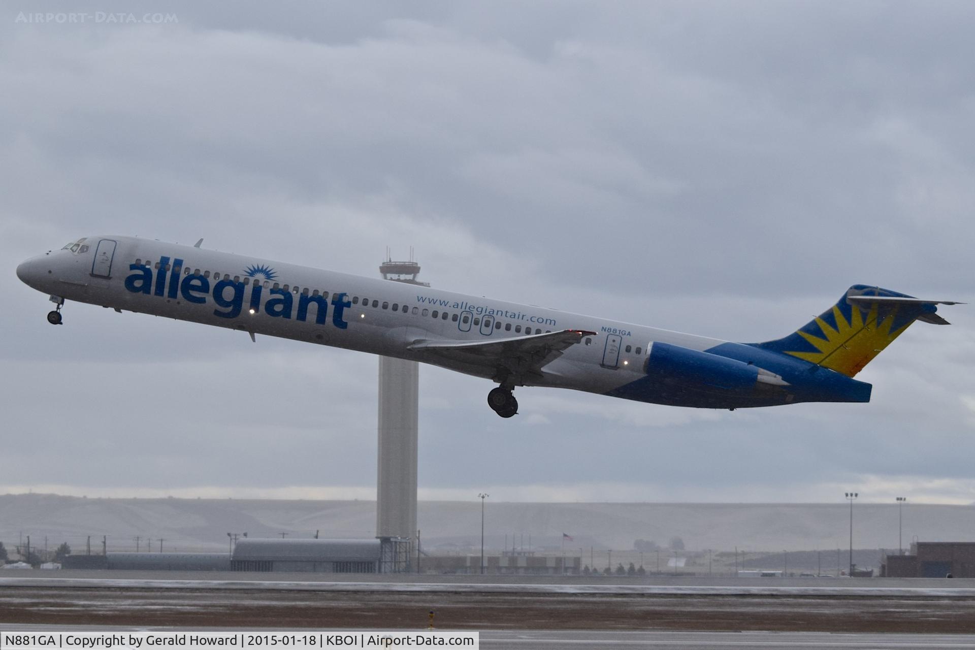 N881GA, 1988 McDonnell Douglas MD-83 (DC-9-83) C/N 49708, Departing RWY 10L on a snowy day.