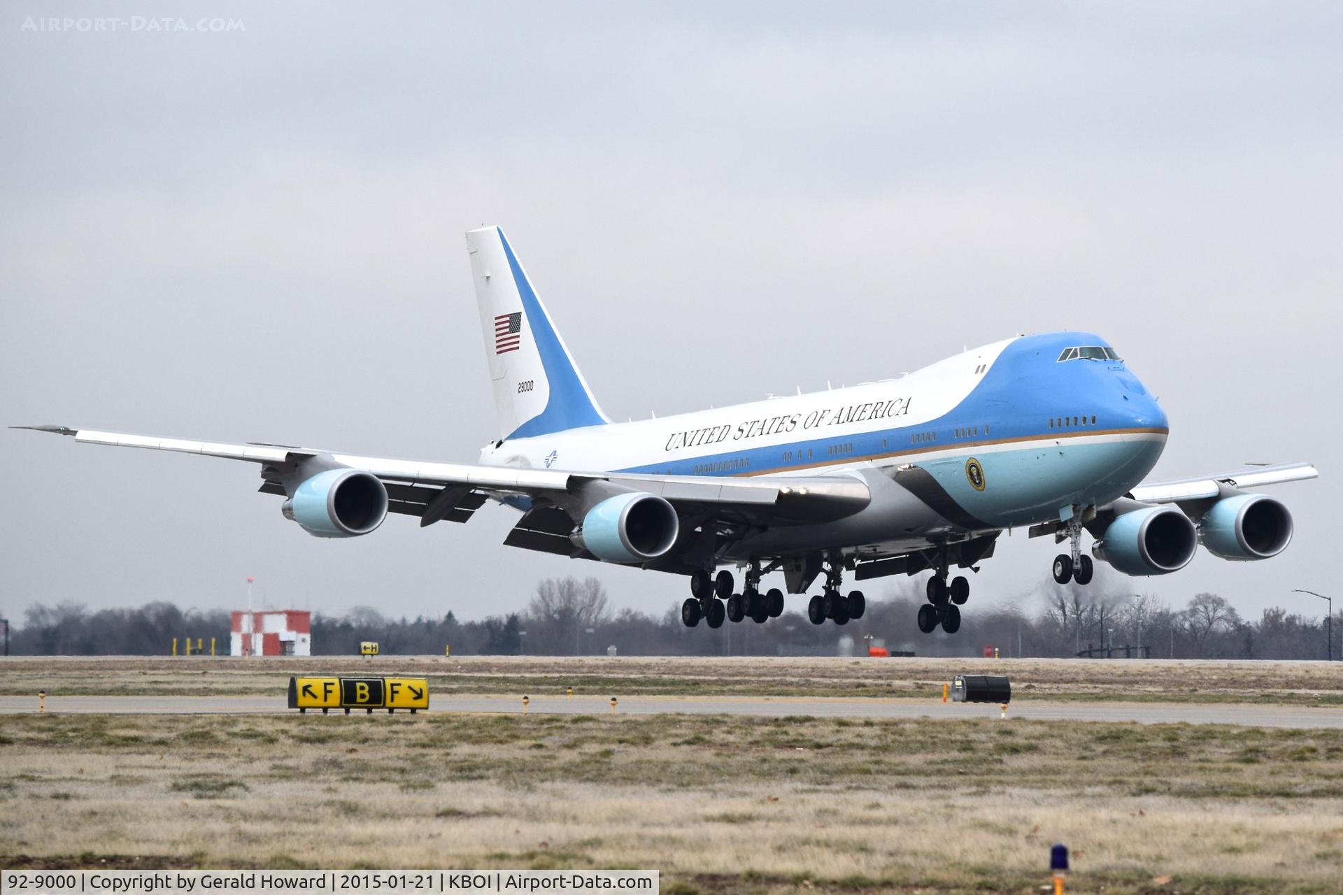 92-9000, 1987 Boeing VC-25A (747-2G4B) C/N 23825, Just getting ready to touch down on  RWY 10R.
