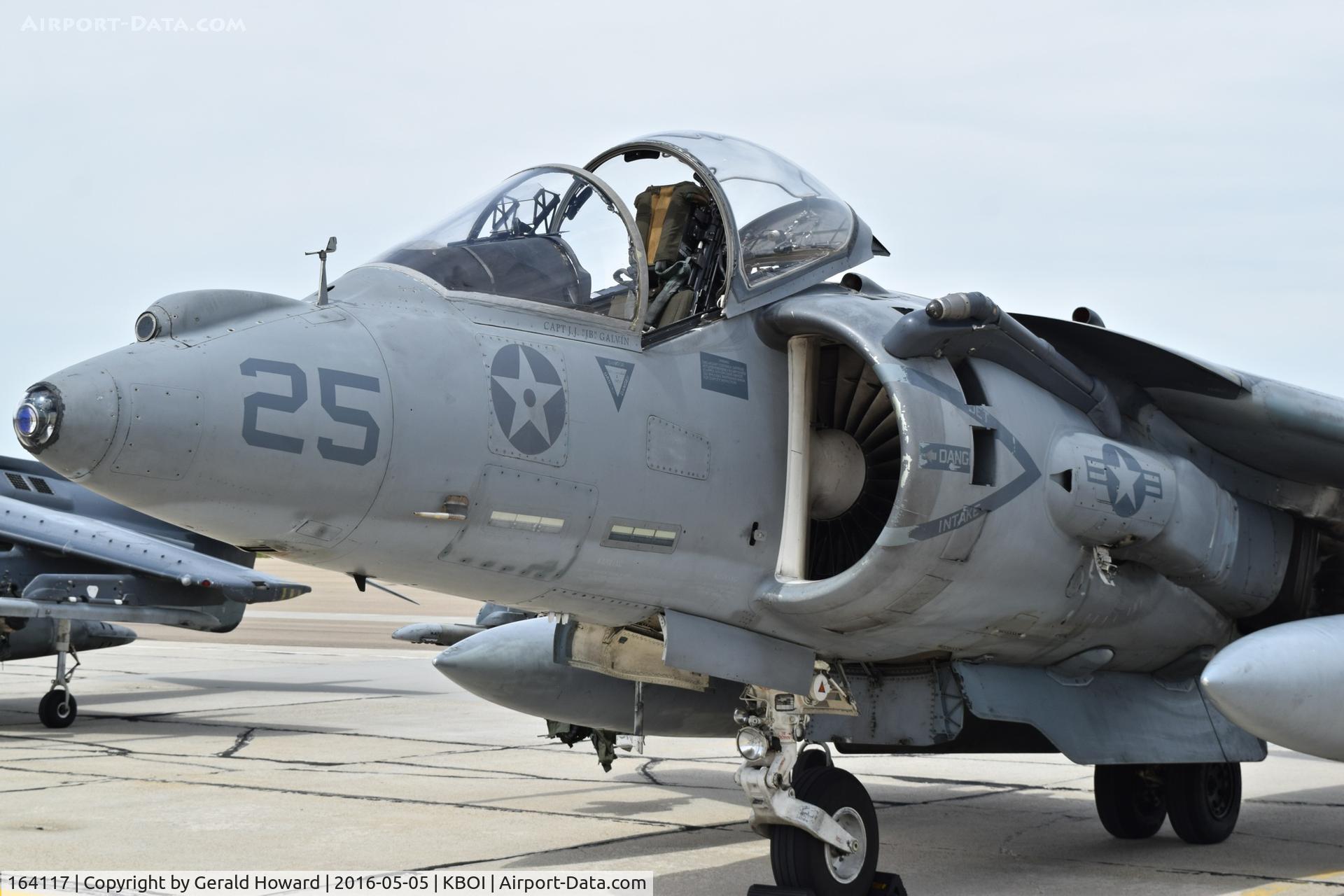 164117, McDonnell Douglas AV-8B Harrier II C/N 194, VMA-211 “Avengers”, MCAS Yuma, AZ.