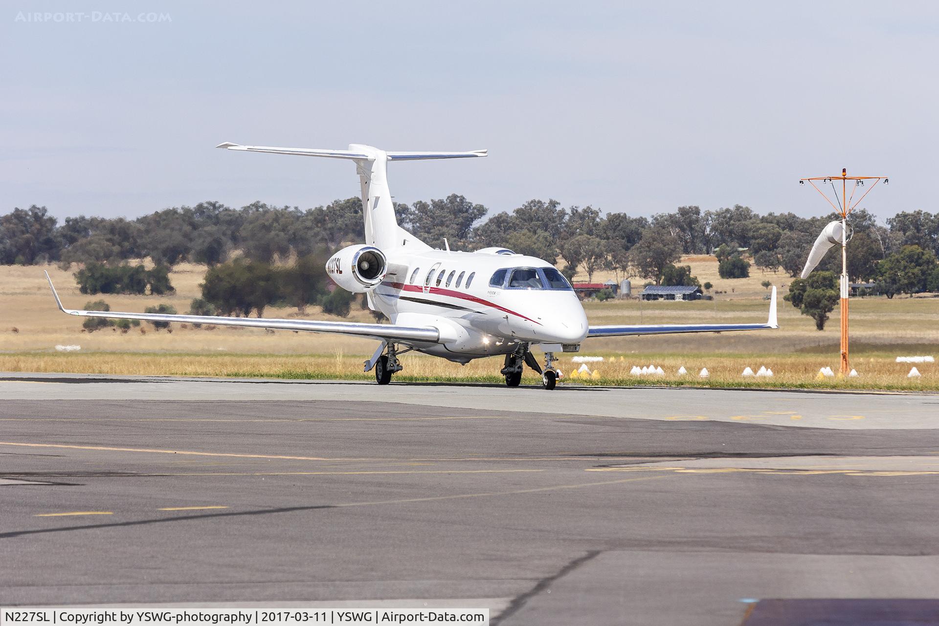 N227SL, 2016 Embraer EMB-505 Phenom 300 C/N 50500305, Embraer Phenom 300 (N227SL) taxiing at Wagga Wagga Airport