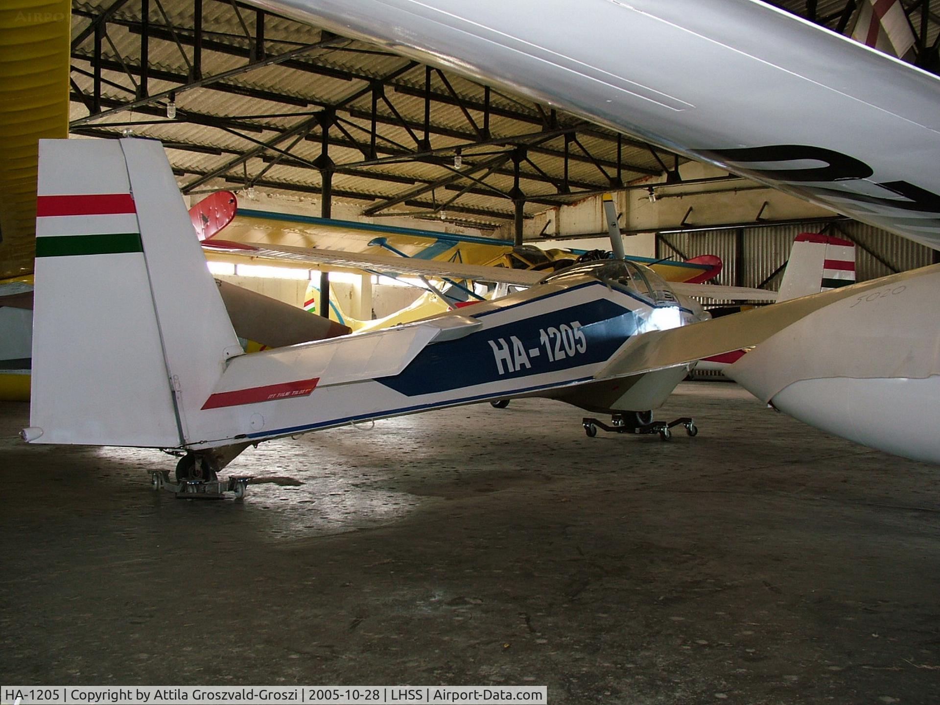 HA-1205, 1976 Scheibe SF-25C Falke C/N 44158, Szolnok-Szandaszölös Airfield, Hungary