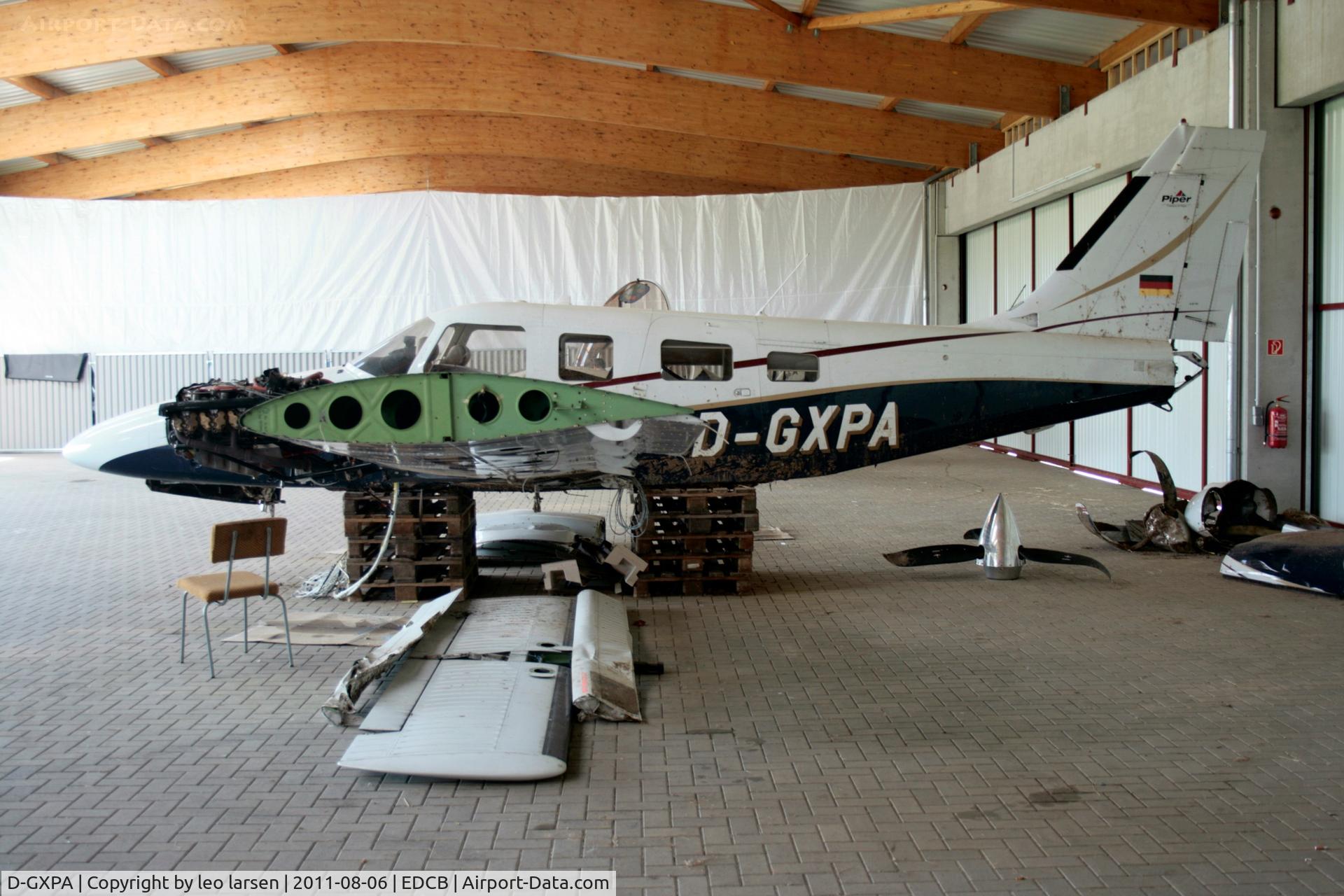 D-GXPA, Piper PA-34-220T Seneca V C/N 3449243, Ballenstedt 6.8.2011 after landing accident