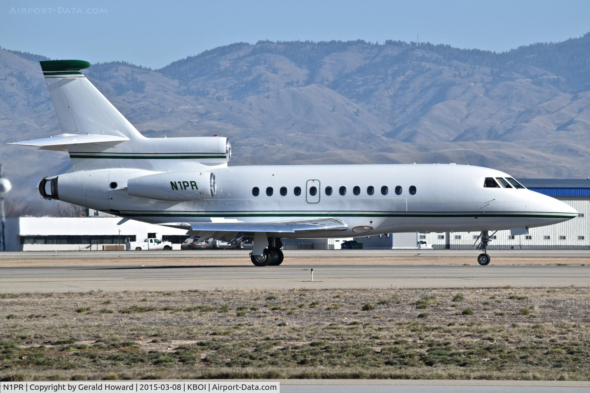 N1PR, 1989 Dassault Falcon 900 C/N 71, Landing roll out on RWY 10R with reverse thruster on tail engine.