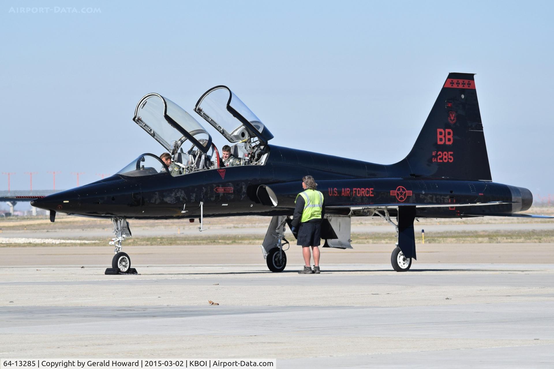 64-13285, 1964 Northrop T-38A Talon C/N N.5714, Lineman getting gas order. 9th Recon Wing, Beale AFB, CA.