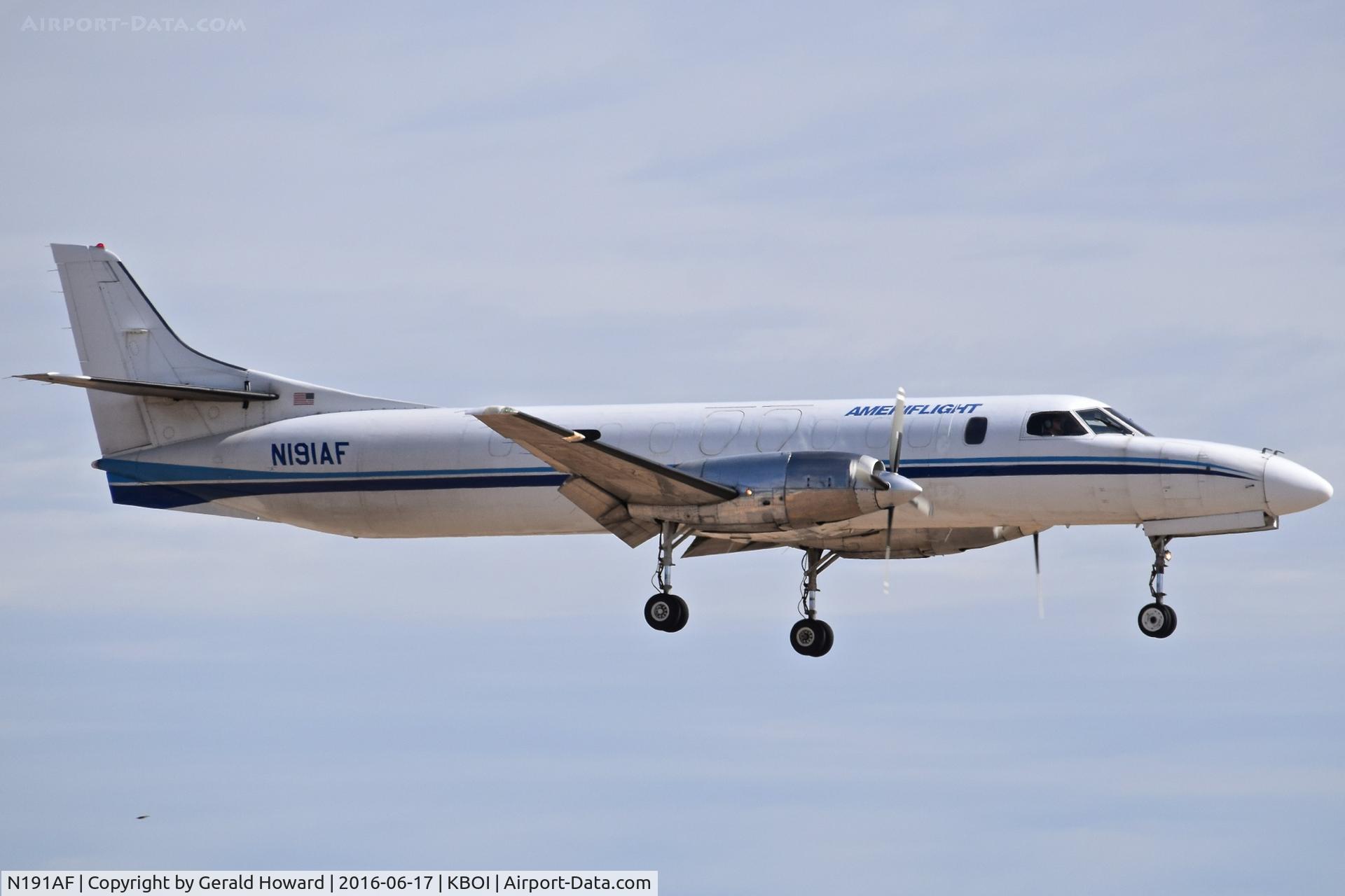 N191AF, 1981 Fairchild Swearingen SA-227AC Metro III C/N AC-491, Landing RWY 10R.