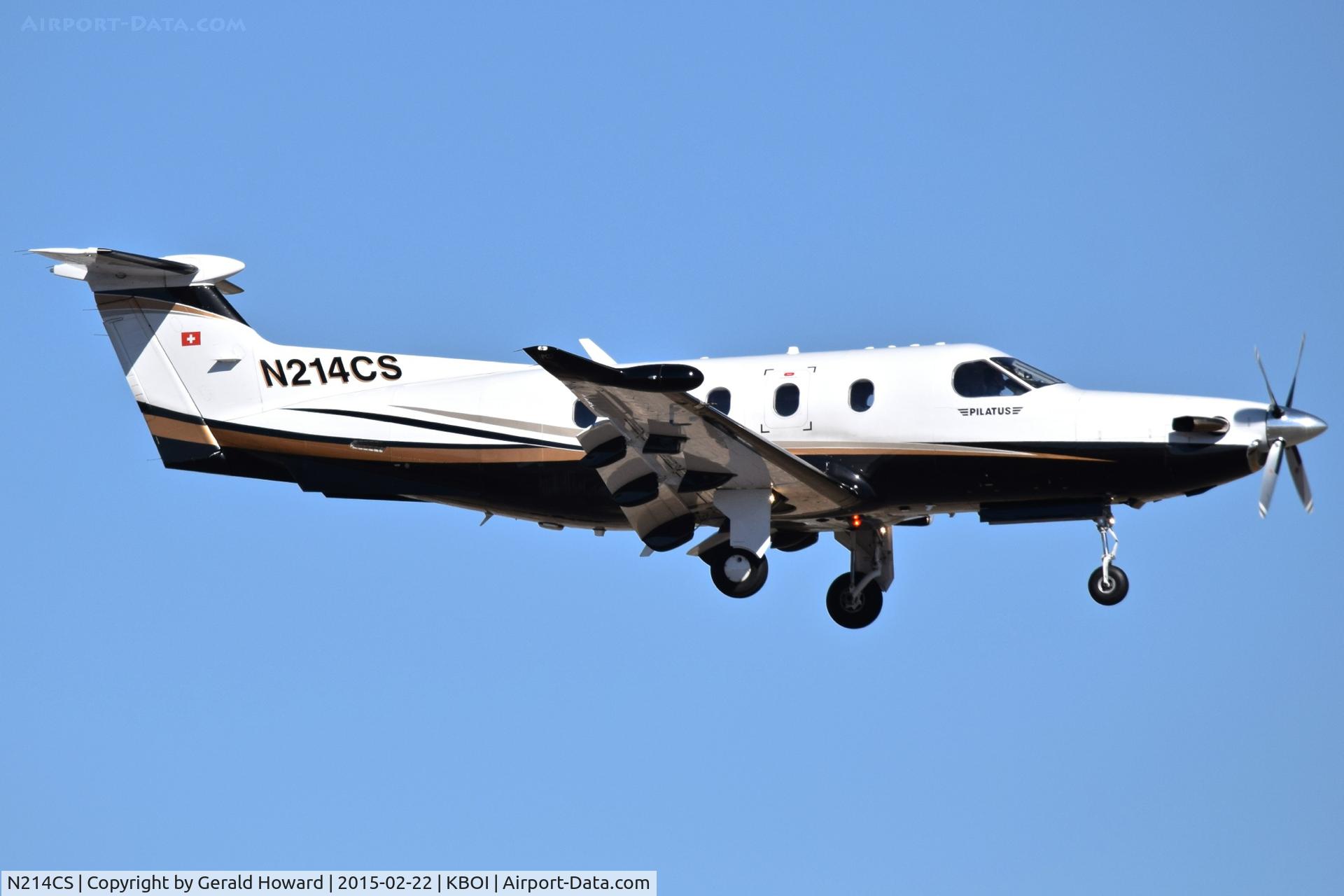 N214CS, 2006 Pilatus PC-12/47 C/N 766, Landing RWY 10R.