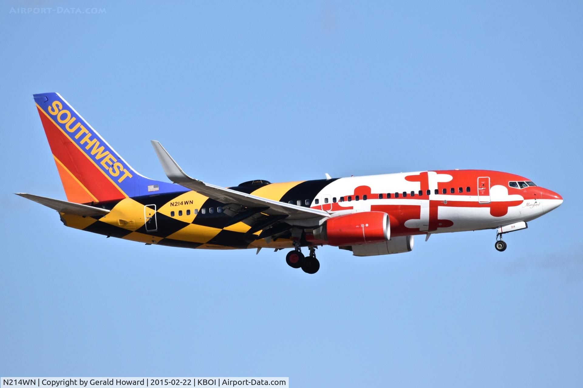 N214WN, 2005 Boeing 737-7H4 C/N 32486, Landing RWY 10L.