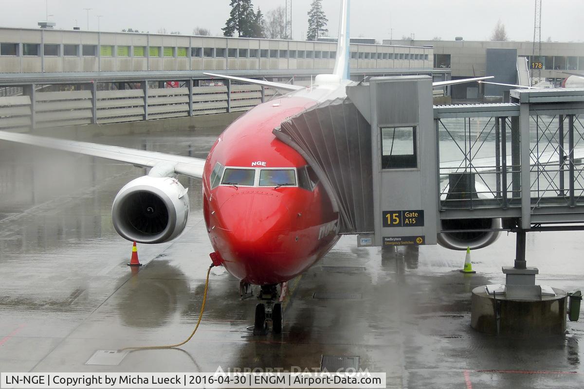 LN-NGE, 2012 Boeing 737-8JP C/N 39050, rain, rain, rain