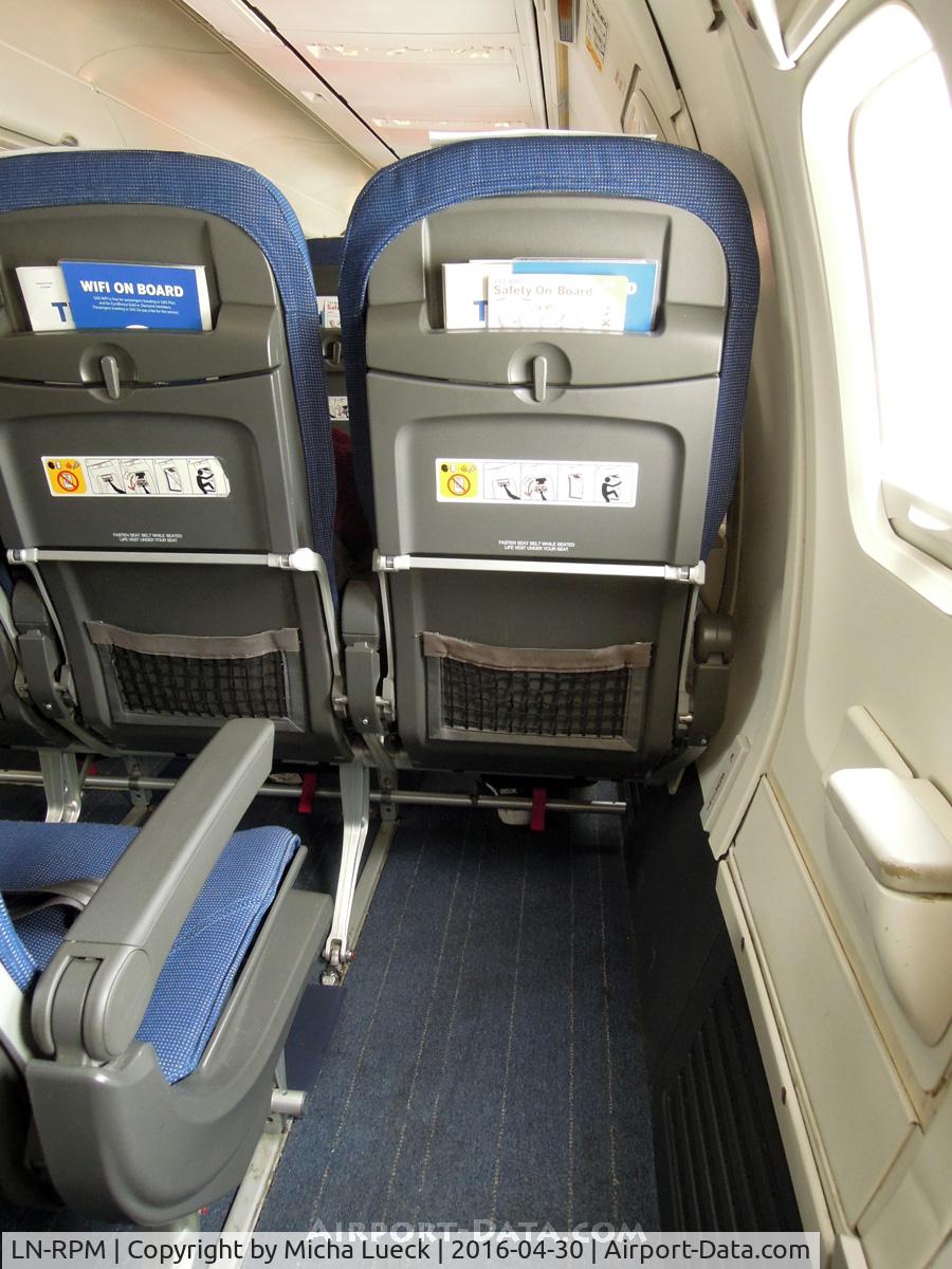 LN-RPM, 2000 Boeing 737-883 C/N 30195, The emergency exit window seat gives you plenty of legroom (FRA-OSL)