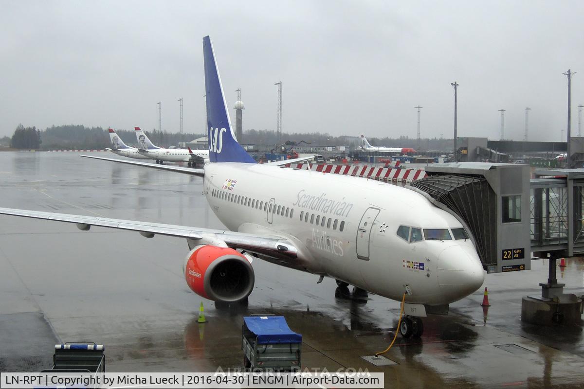 LN-RPT, 1998 Boeing 737-683 C/N 28299, At Oslo