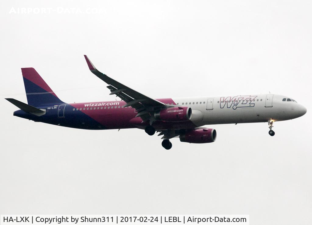 HA-LXK, 2016 Airbus A321-231 C/N 7440, Landing rwy 07L