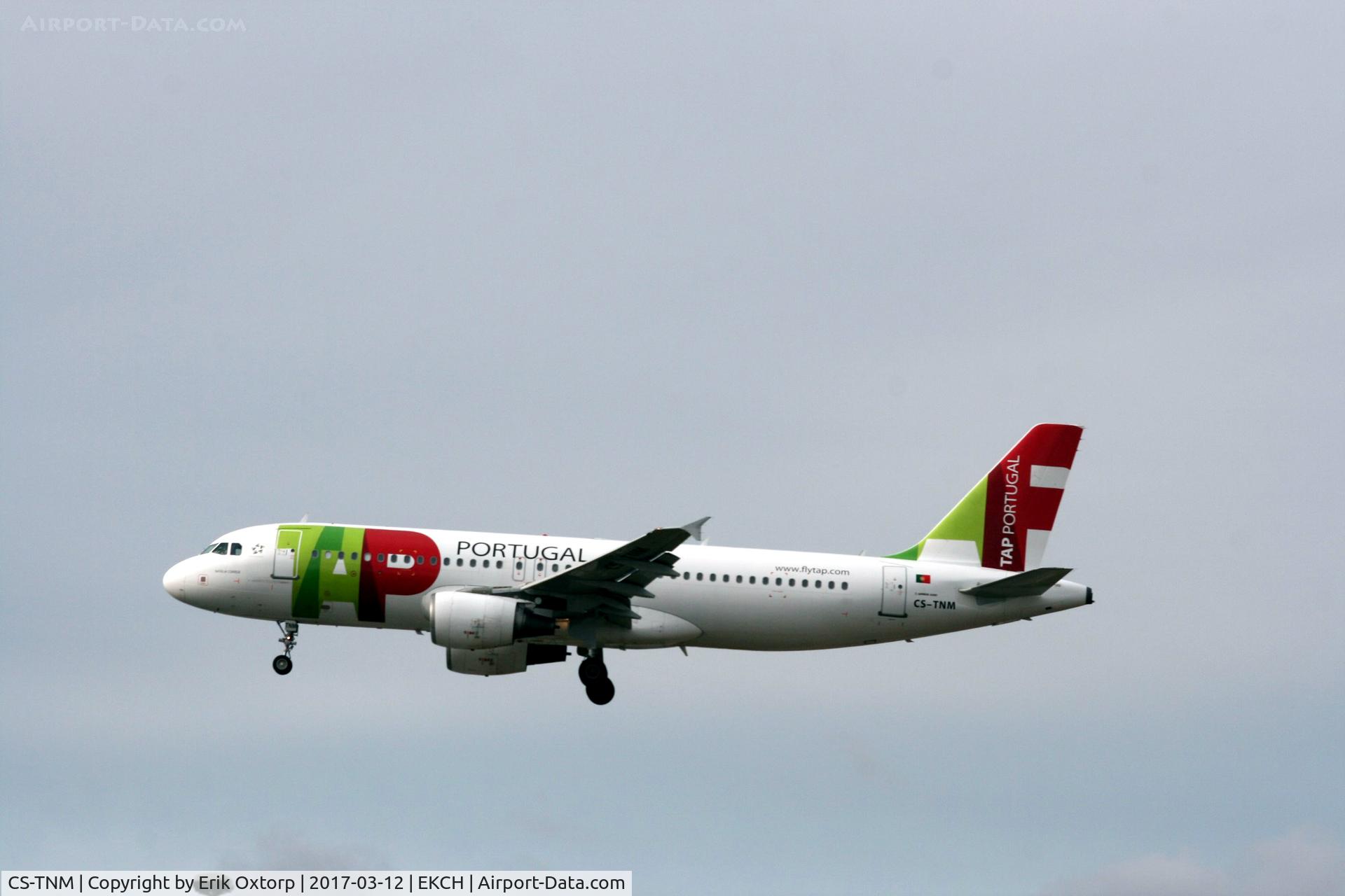 CS-TNM, 2002 Airbus A320-214 C/N 1799, CS-TNM landing rw 22L