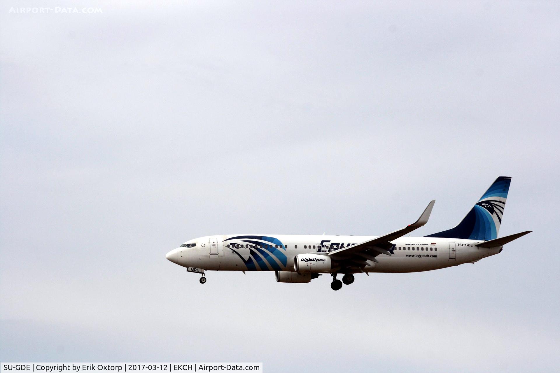 SU-GDE, 2009 Boeing 737-866 C/N 35569, SU-GDE landing rw 22L