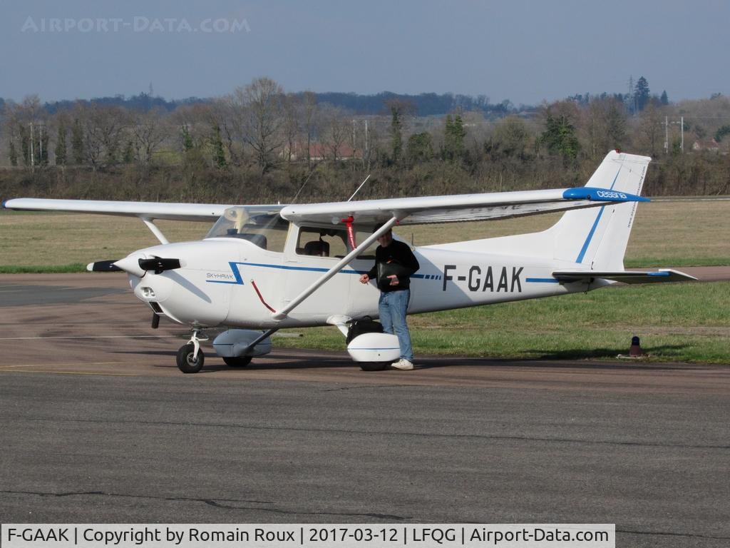 F-GAAK, Reims F172M Skyhawk Skyhawk C/N 1465, Parked