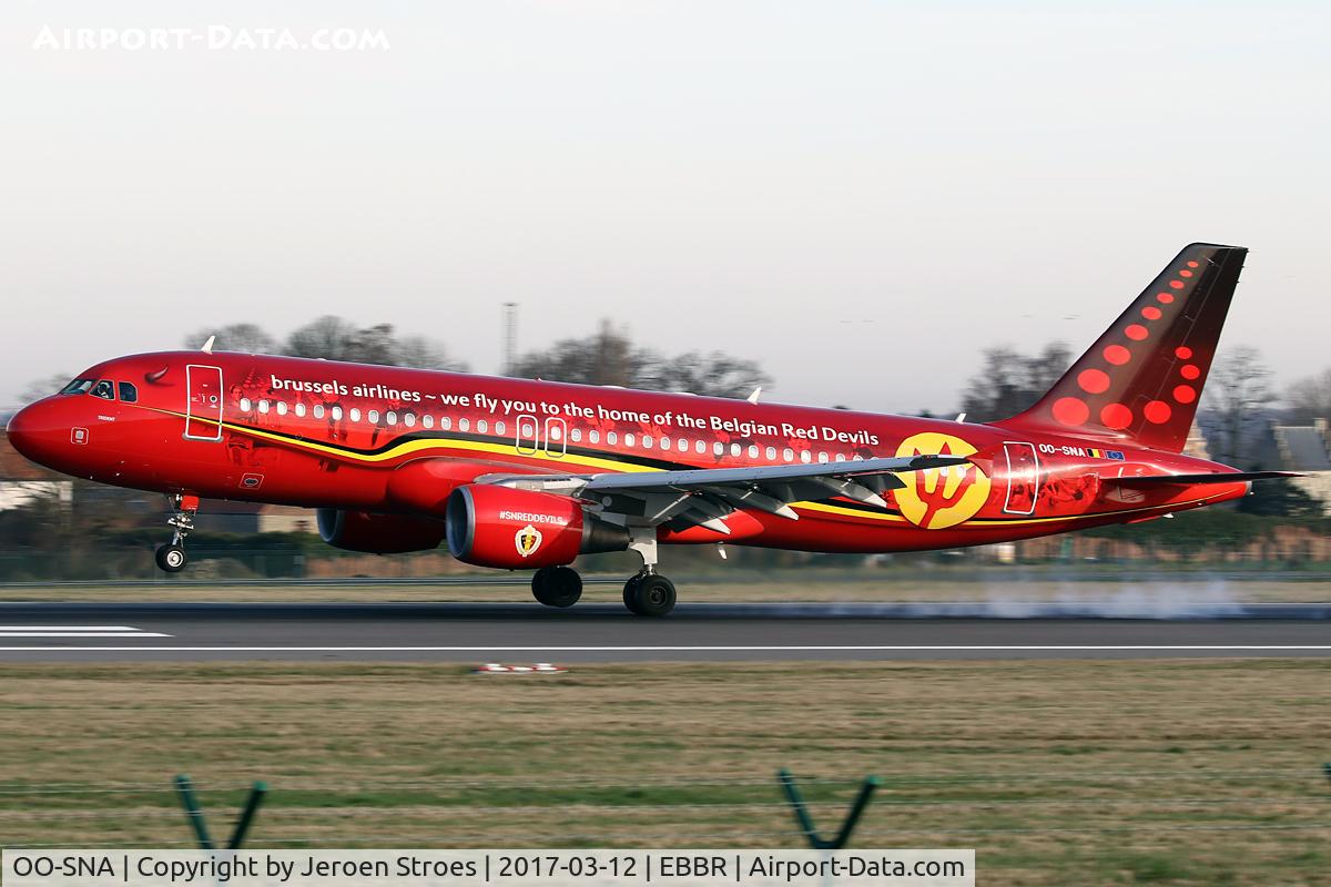 OO-SNA, 2001 Airbus A320-214 C/N 1441, Red Devils livery