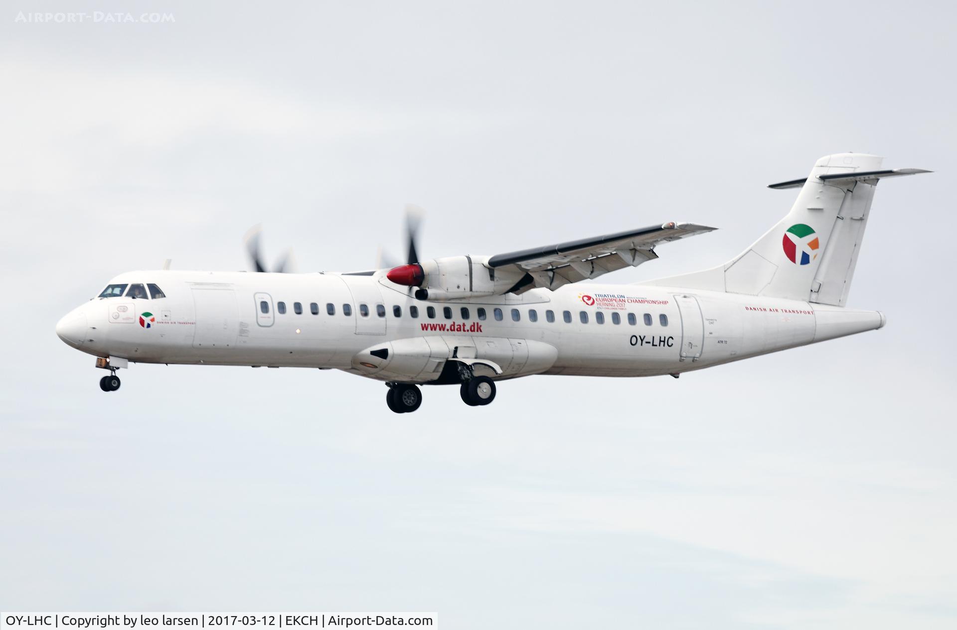OY-LHC, 1994 ATR 72-212 C/N 405, Copenhagen 12.3.2017 with advertising for
Triathlon European Championship in Herning
Denmark 2017