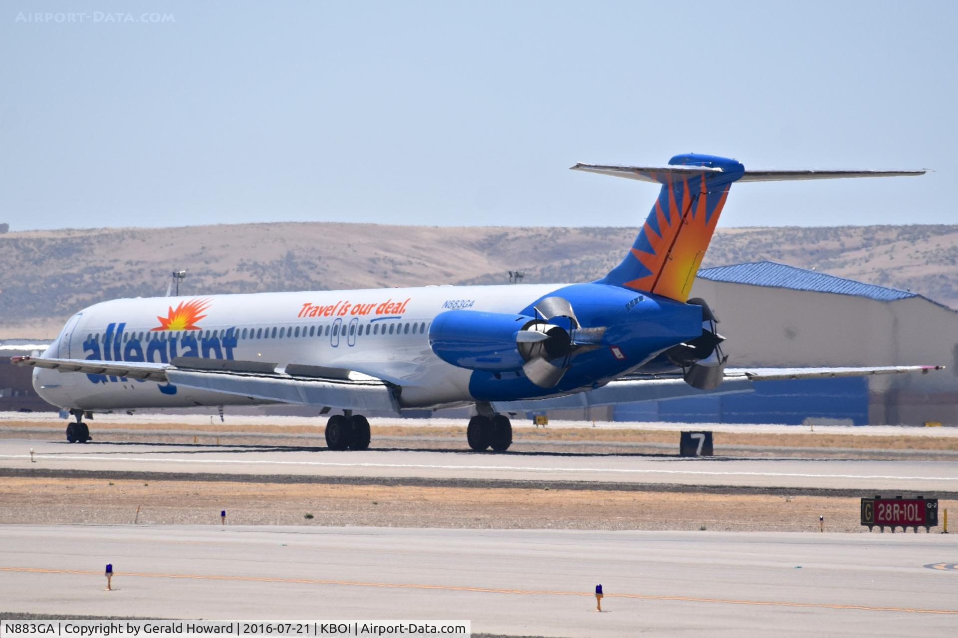 N883GA, 1987 McDonnell Douglas MD-83 (DC-9-83) C/N 49710, Landing roll out on RWY 10L.