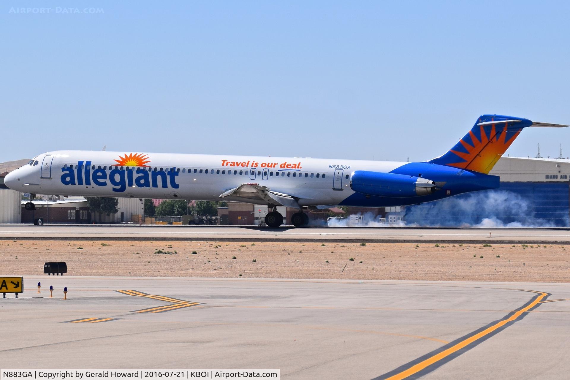 N883GA, 1987 McDonnell Douglas MD-83 (DC-9-83) C/N 49710, Touching down on RWY 10L.
