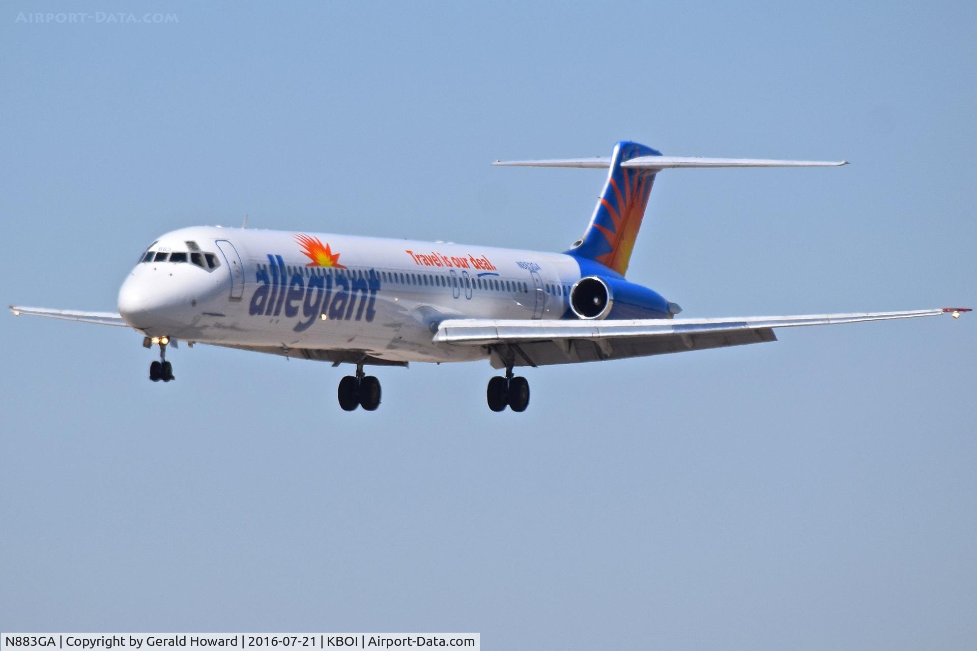 N883GA, 1987 McDonnell Douglas MD-83 (DC-9-83) C/N 49710, Approach to RWY 10L.