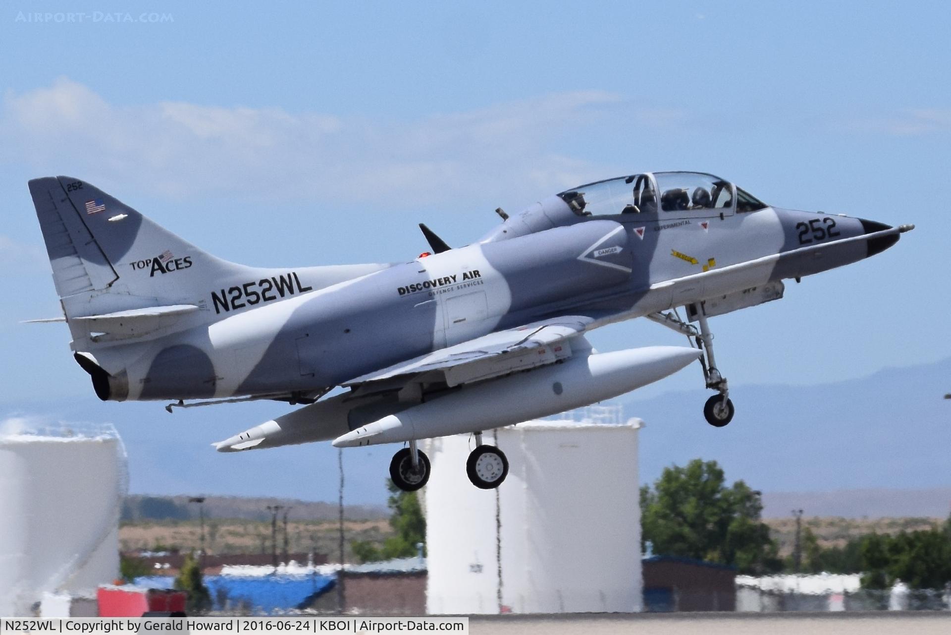 N252WL, 1966 Douglas TA-4J Skyhawk C/N 13610, Departing RWY 28R.