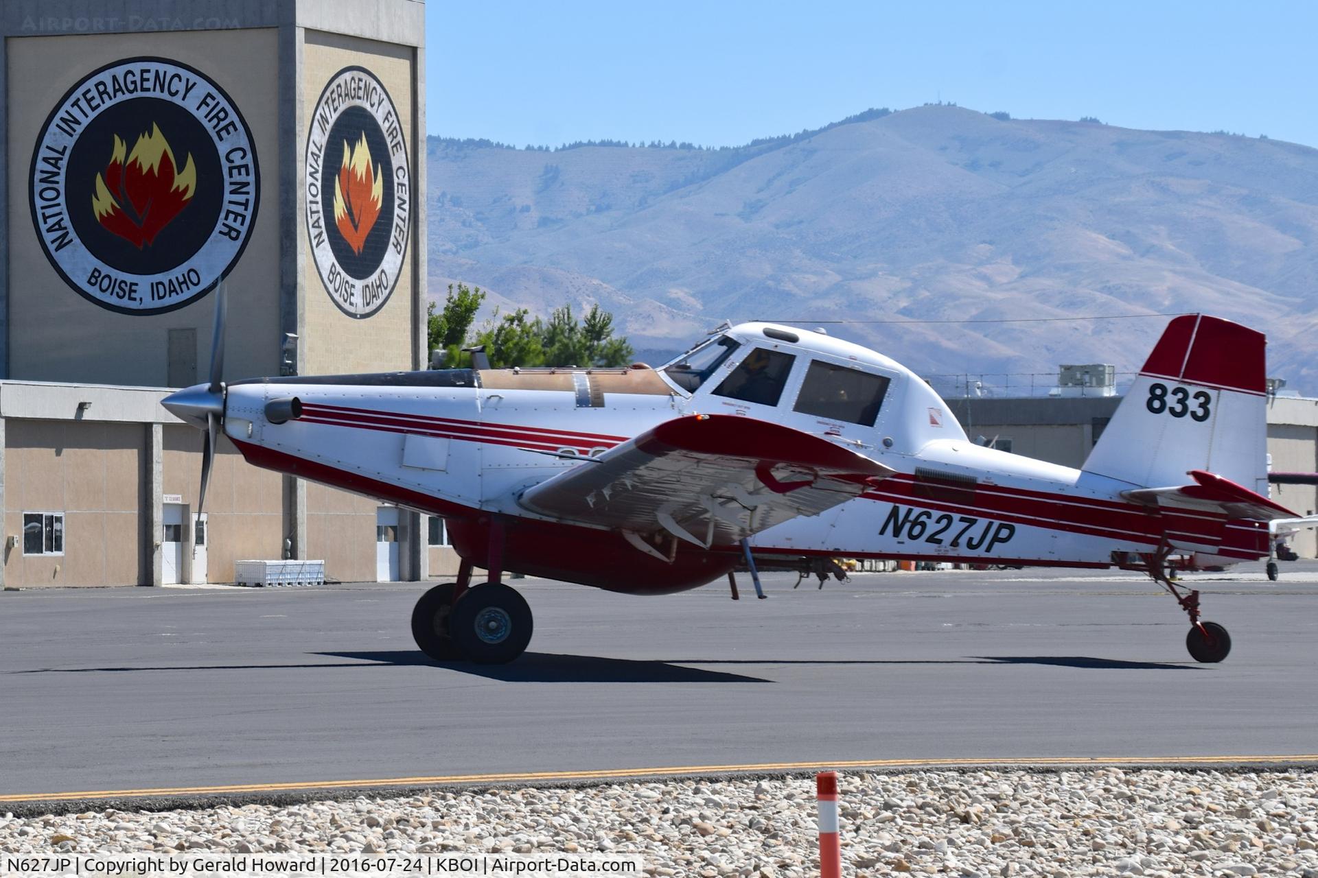 N627JP, 2006 Air Tractor AT-802 C/N 802-0238, Pulling onto the NIFC ramp for another load of fire retardant.