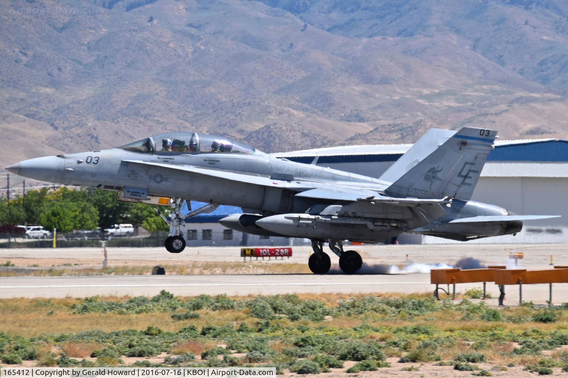 165412, McDonnell Douglas F/A-18D Hornet C/N 1440/D143, Landing RWY 28L.  VMFA(AW)-225 