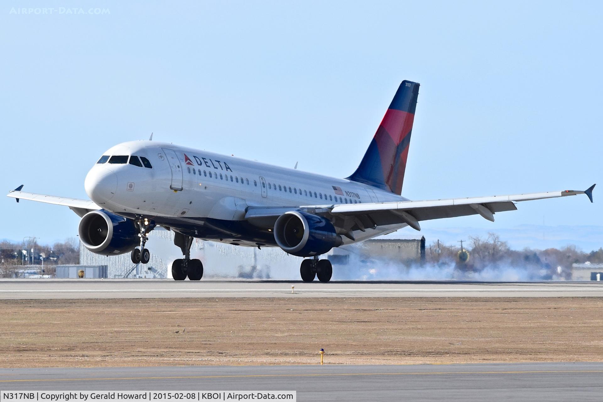 N317NB, 2000 Airbus A319-114 C/N 1324, Touch down on RWY 10L.