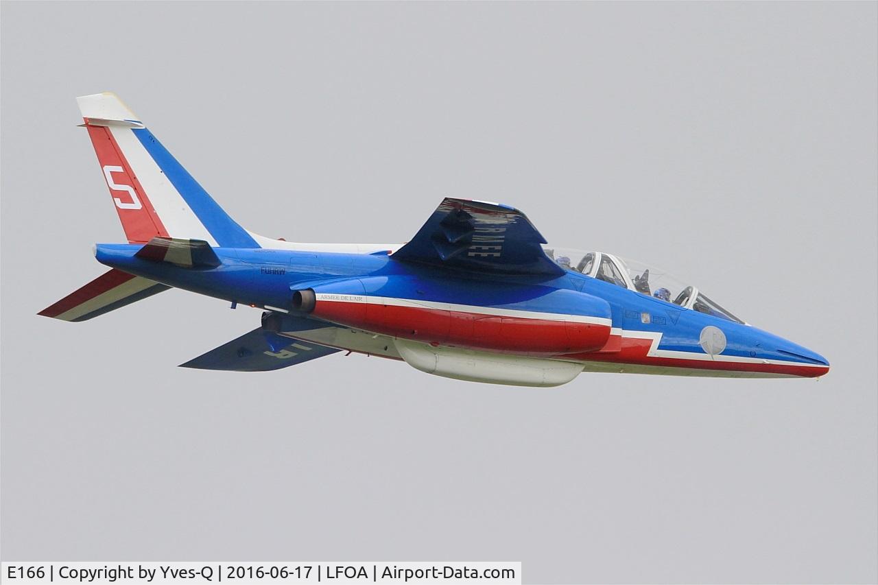 E166, Dassault-Dornier Alpha Jet E C/N E166, Dassault Dornier Alphajet (F-UHRW), Athos 05 of Patrouille de France 2016, Avord Air Base 702 (LFOA) Open day 2016