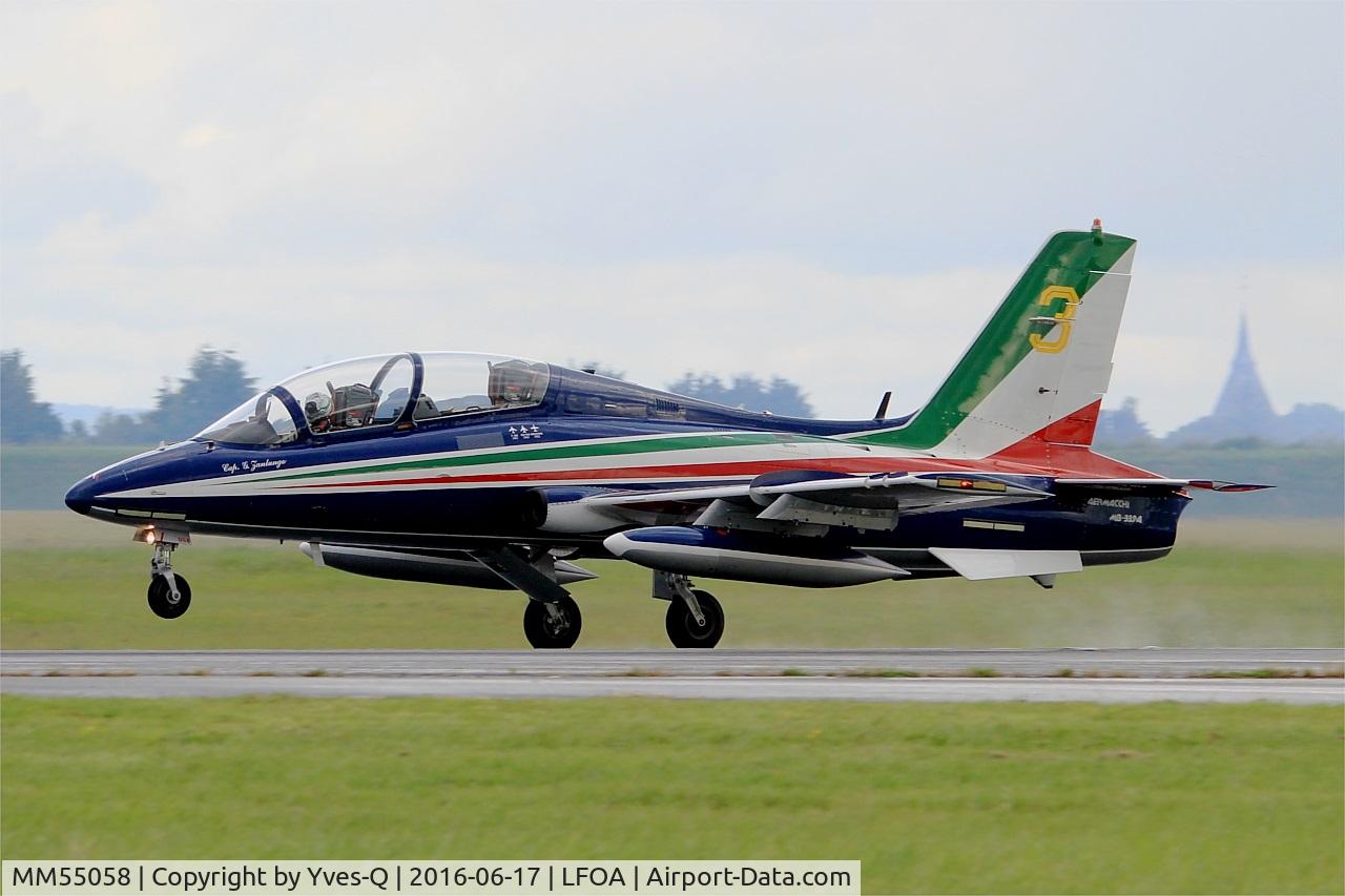 MM55058, Aermacchi MB-339PAN C/N 6852/190/AA087, Italian Air Force Aermacchi MB-339PAN, N°3 of Frecce Tricolori Aerobatic Team 2016, Landing rwy 24, Avord Air Base 702 (LFOA) Open day 2016