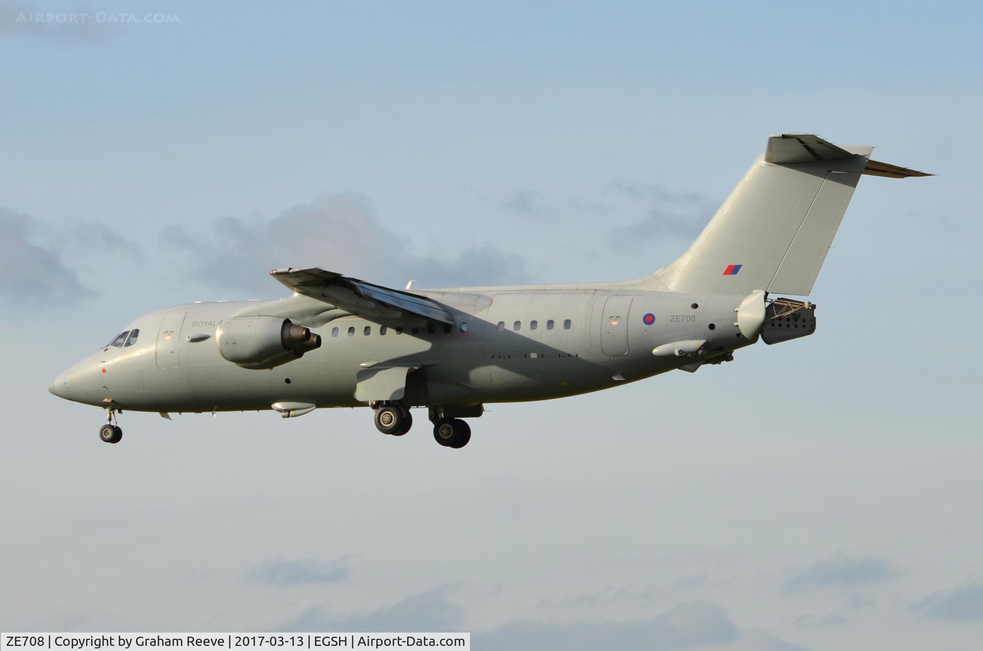 ZE708, 1993 British Aerospace BAe.146-200QC C.3 Quick Change C/N E2211, On approach to Norwich.