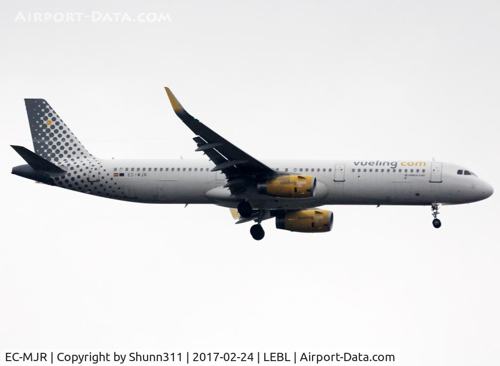 EC-MJR, 2016 Airbus A321-231 C/N 6933, Landing rwy 07L