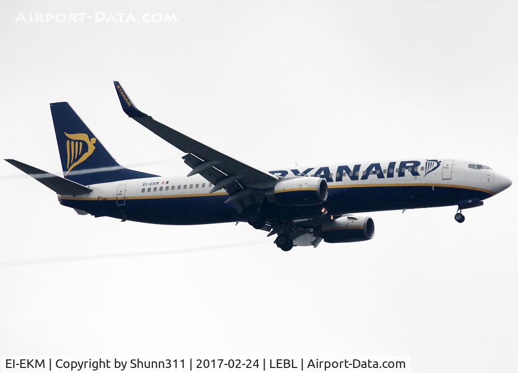 EI-EKM, 2010 Boeing 737-8AS C/N 38499, Landing rwy 07L