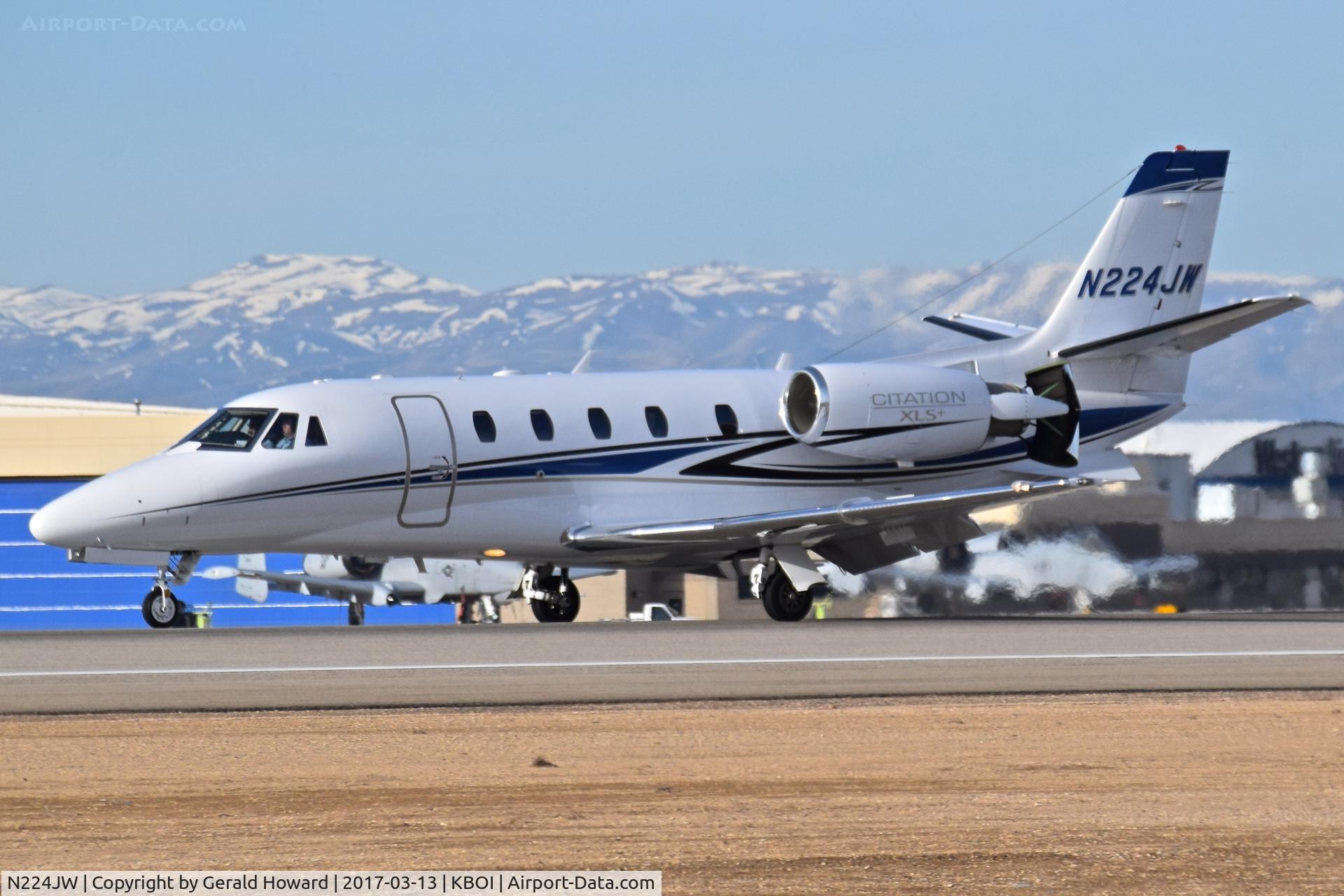 N224JW, 2012 Cessna 560XLS+ C/N 560-6120, Landing RWY 10L.